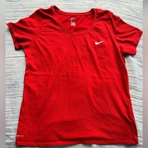 Nike Women’s Size XL Dri-Fit Athletic Cut T-Shirt